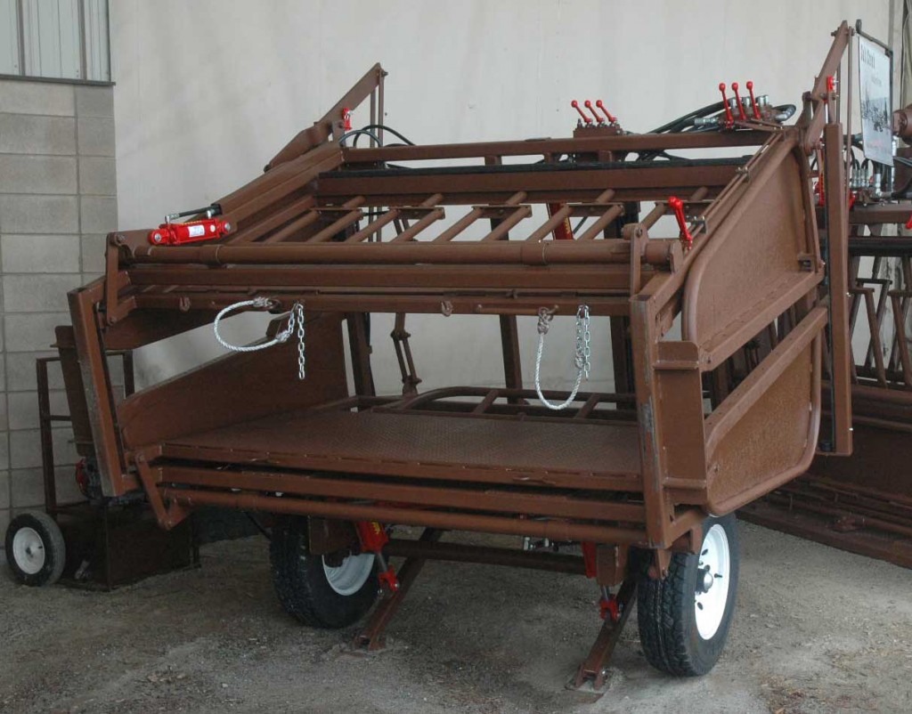 portable hydraulic cattle chute from Salt Creek Chutes